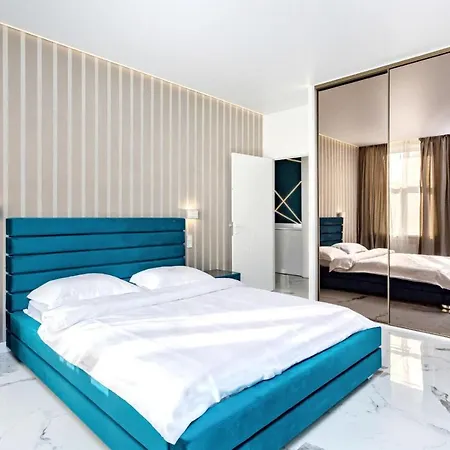 Апартаменты Vip Two-bedroom On Marksa 4 Street