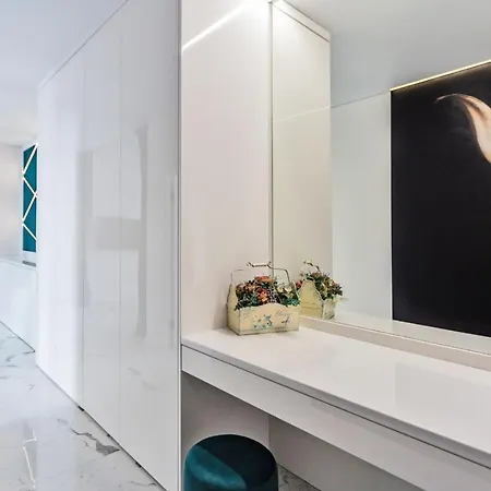 Vip Two-bedroom On Marksa 4 Street Апартаменты *