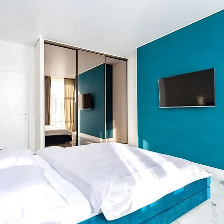 Vip Two-bedroom On Marksa 4 Street Апартаменты