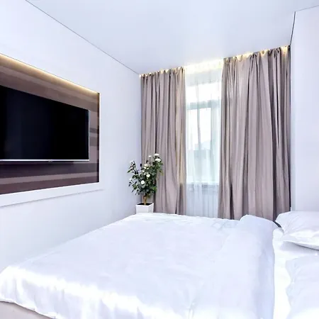 Vip Two-bedroom On Marksa 4 Street Апартаменты
