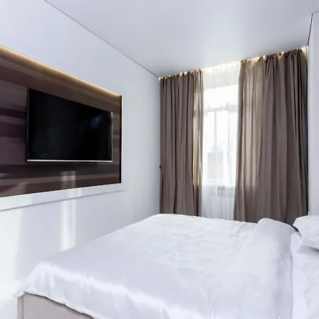 Vip Two-bedroom On Marksa 4 Street Апартаменты *
